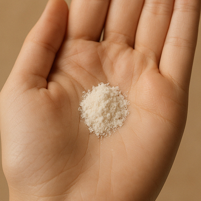 Enzym Peel Puder in Handinnenfläche